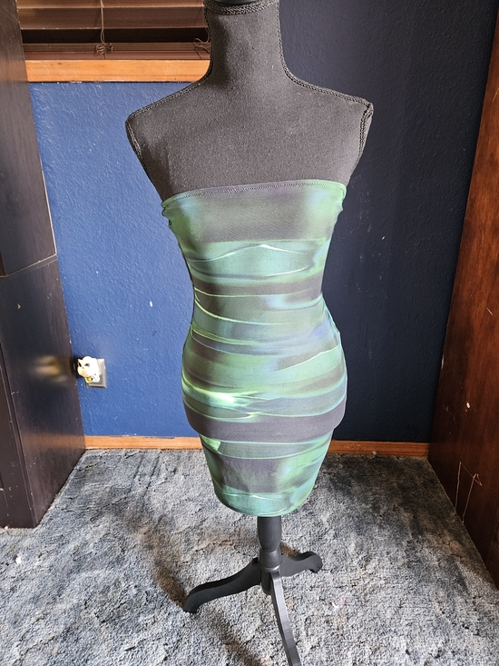 White Fox Boutique Dresses & Skirts - White Fox Boutique Strapless Mini Dress in Green and Black size small